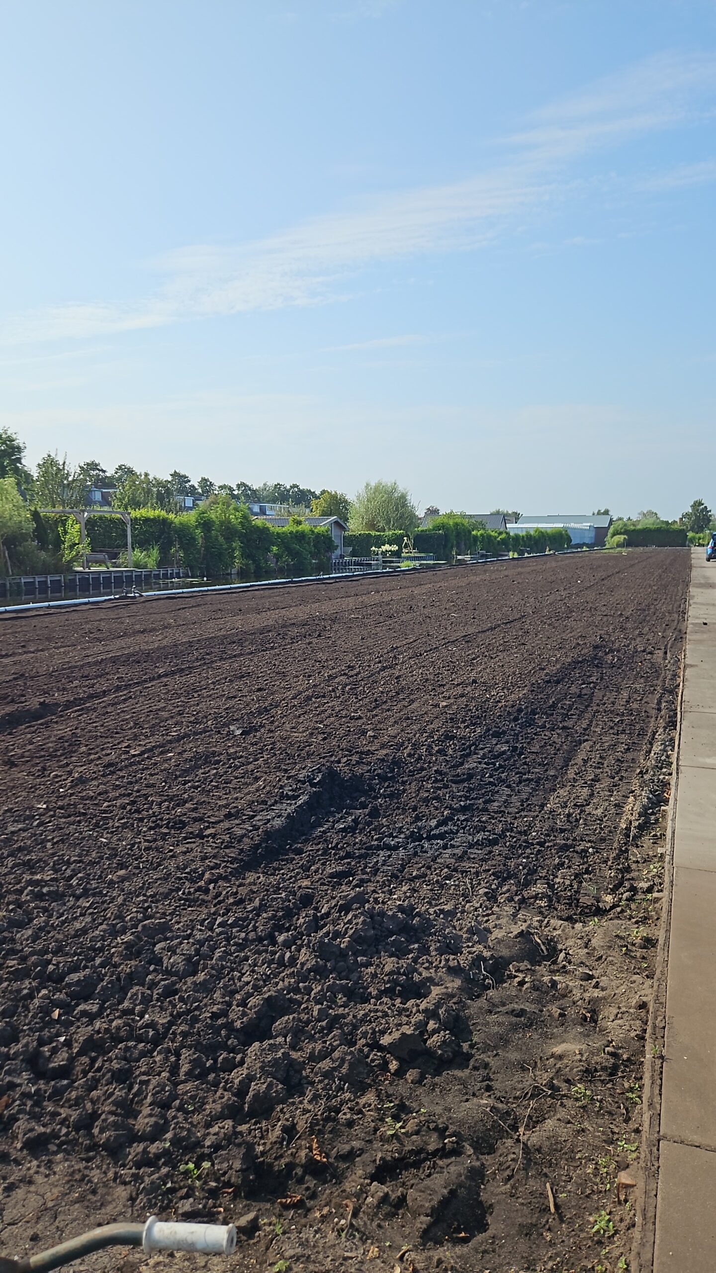 Floors Moestuin XL De grond na het frezen en zaaien